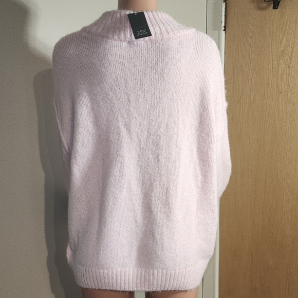 Wild Fable Light Pink V-Neck Sweater - Picture 6 of 8